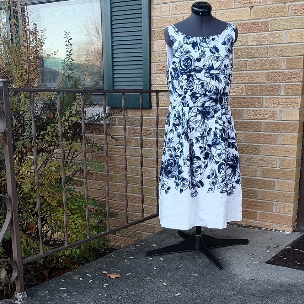 Talbots Blue and White Floral Midi Dress With Pockets, Sz 6